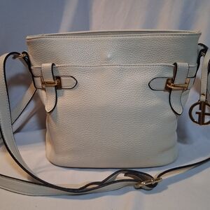 Giani Bernini Cream Pebble Leather Crossbody Handbag with Gold Accents